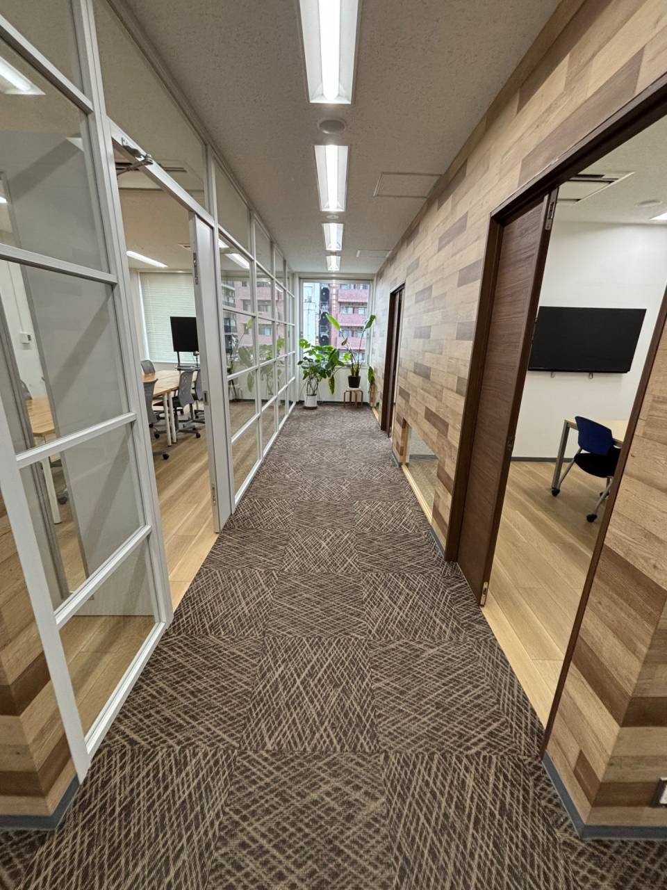 現オフィス会議室　床工事